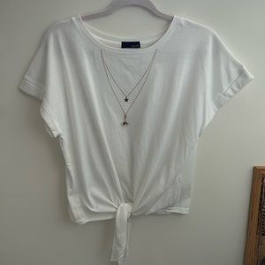 Short sleeve shirt with sewn layered necklace